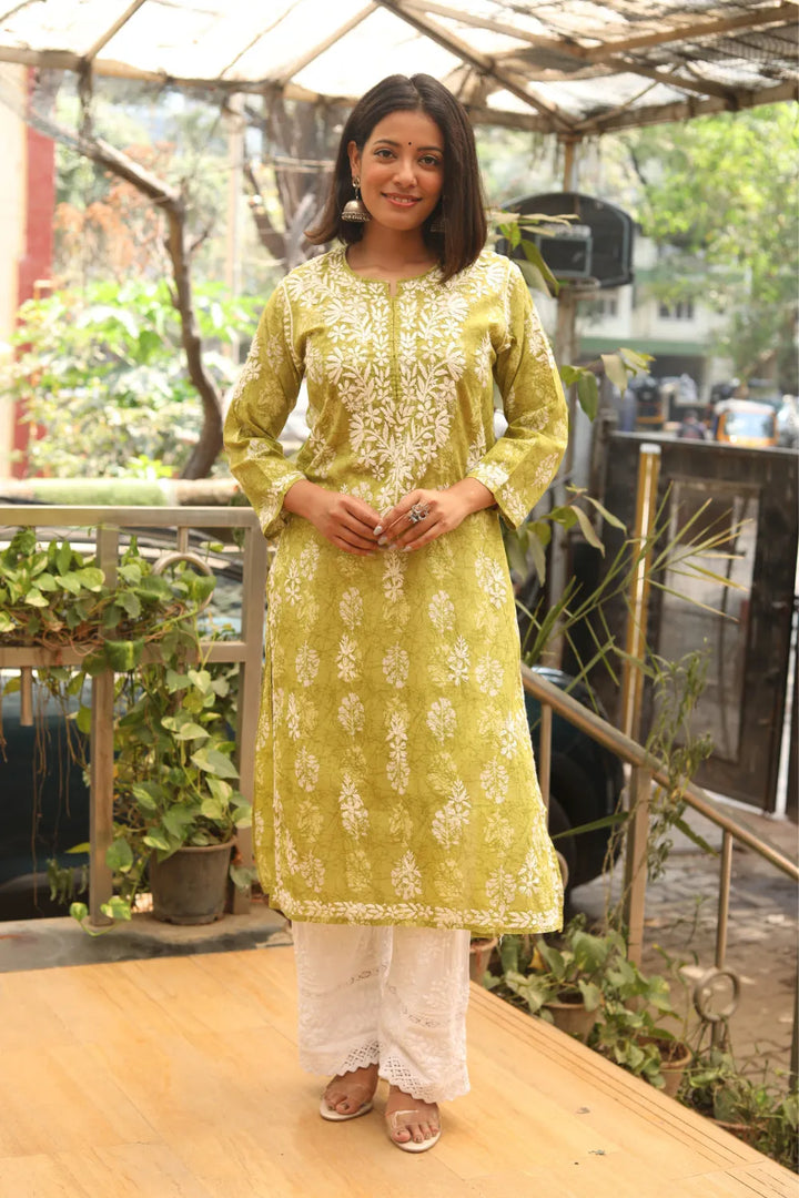 Saniya Mulmul Chikankari Kurti