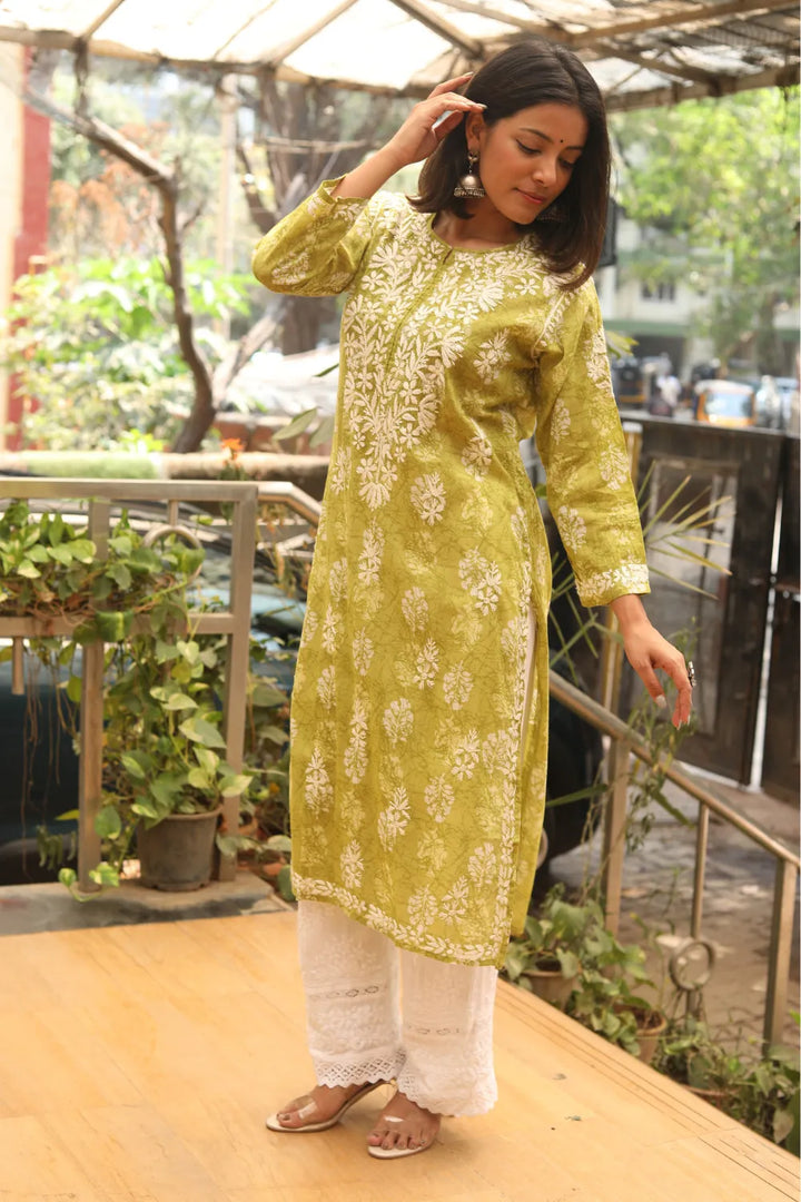 Saniya Mulmul Chikankari Kurti