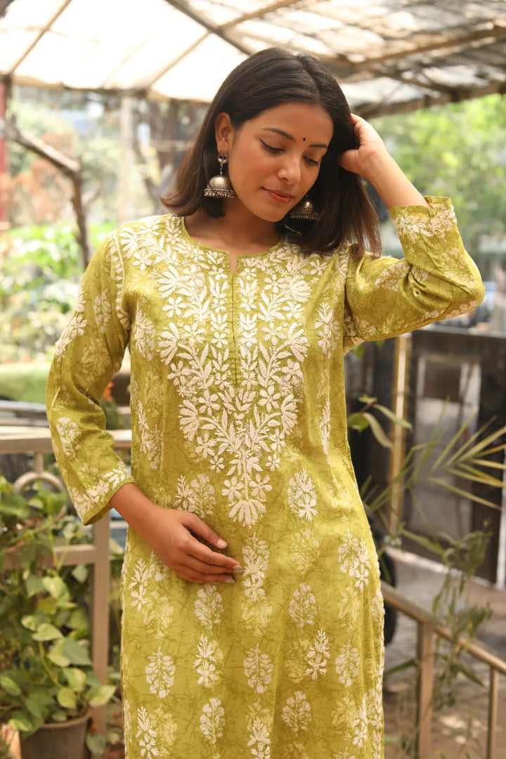 Saniya Mulmul Chikankari Kurti