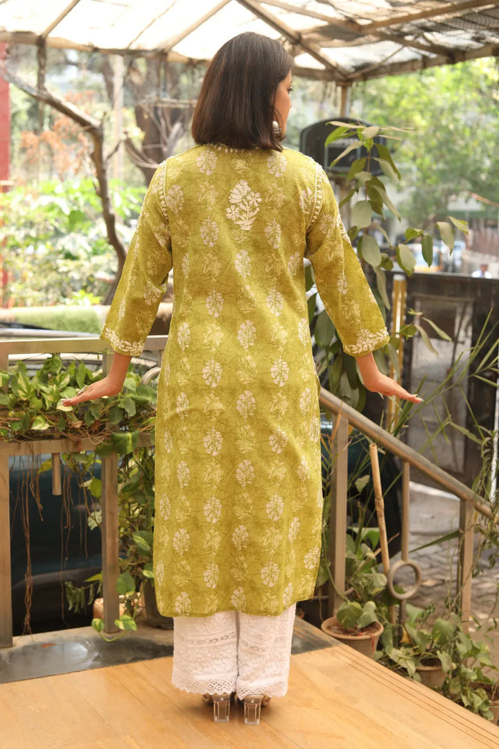 Saniya Mulmul Chikankari Kurti