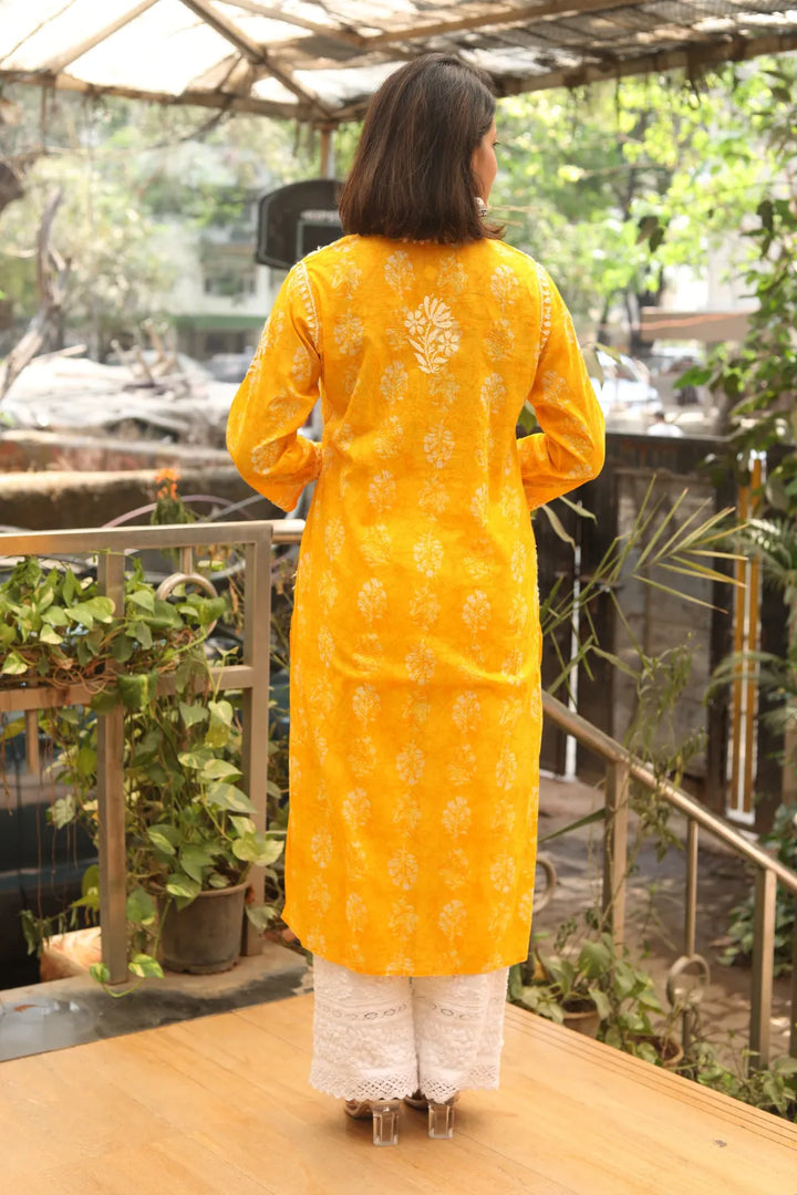 Saniya Mulmul Chikankari Kurti