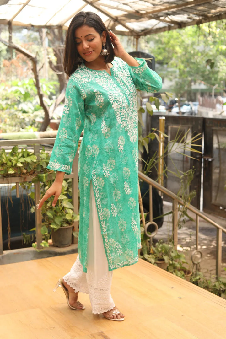 Saniya Mulmul Chikankari Kurti