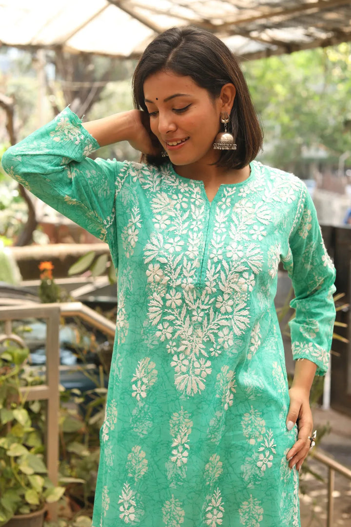 Saniya Mulmul Chikankari Kurti
