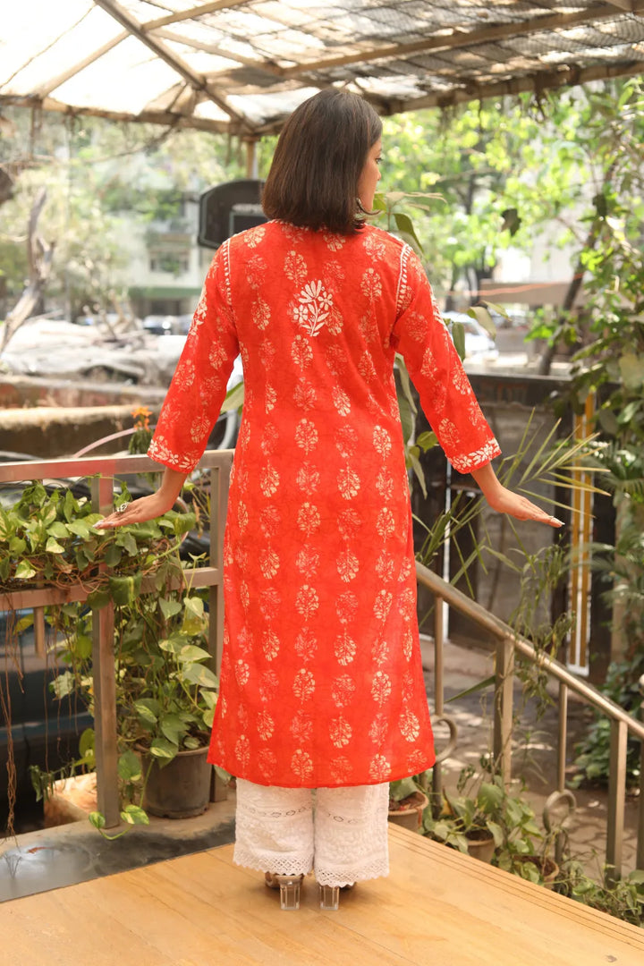 Saniya Mulmul Chikankari Kurti