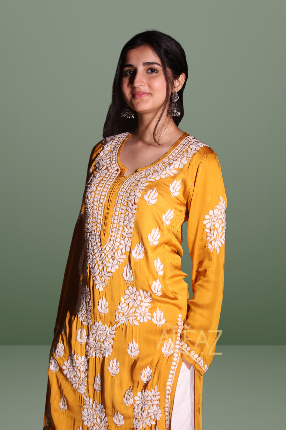 modal chikan kurti