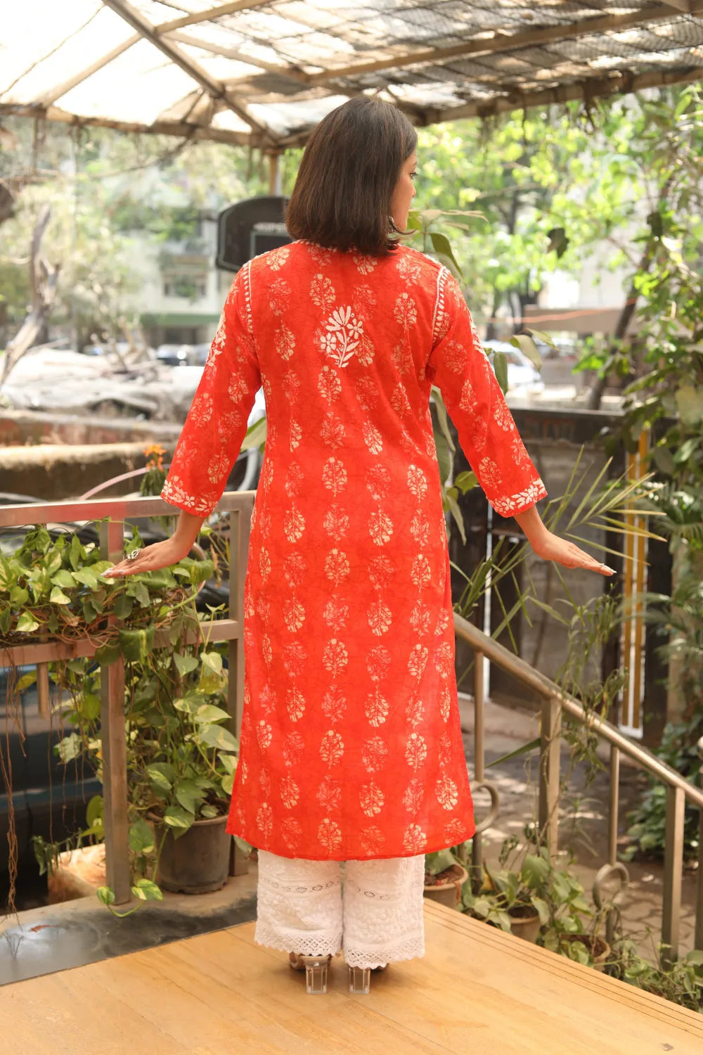 Saniya Mulmul Chikankari Kurti